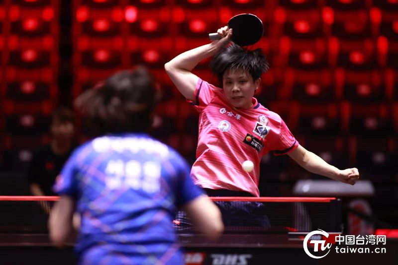 足球场上的 足球场上的